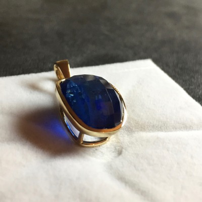 20.70ct Sapphire(H)Pendant view two